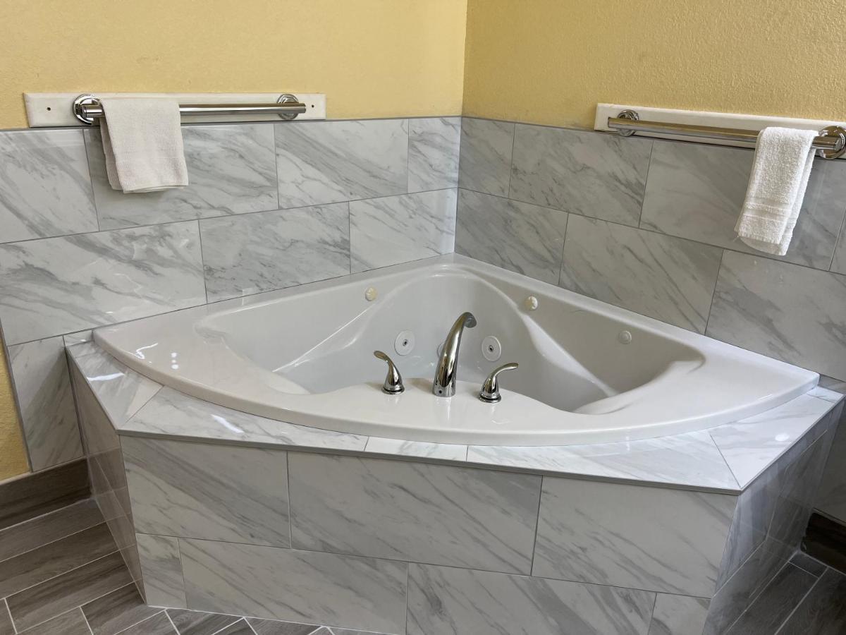 Hotel Days By Wyndham Fredericksburg